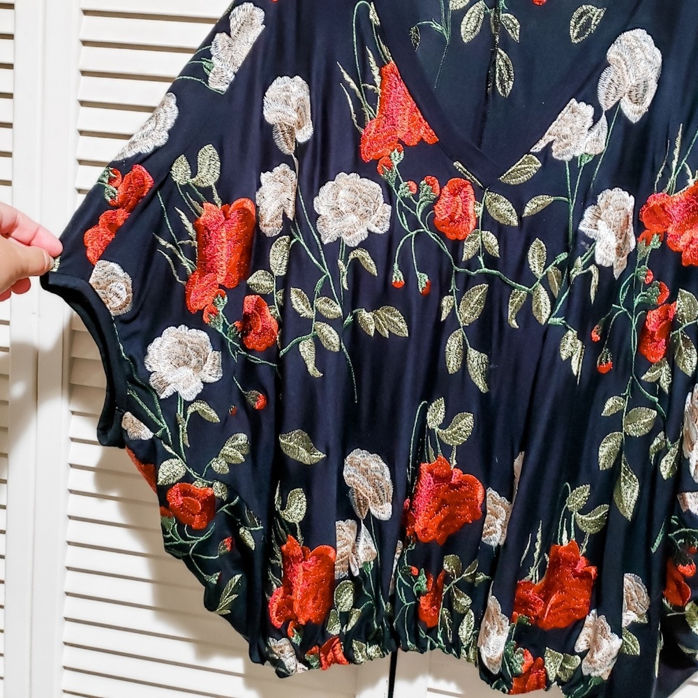 Akemi + Kin Top - Picture 3 of 5